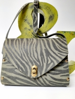 Schoudertasje met houten zijkanten 005 - khakigroen met zebra