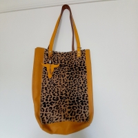 Shopper leer & koeienhuid - geruwd geel & panter voetje