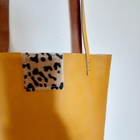 Shopper leer & koeienhuid - geruwd geel & panter voetje