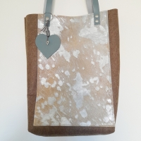Shopper vilt & koeienhuid - khaki & silverstamps