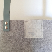 Shopper vilt & koeienhuid - lichtgrijs & silverstamps 1