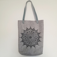 Shopper vilt - lichtgrijze mandala 1