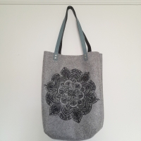 Shopper vilt - lichtgrijze mandala 2