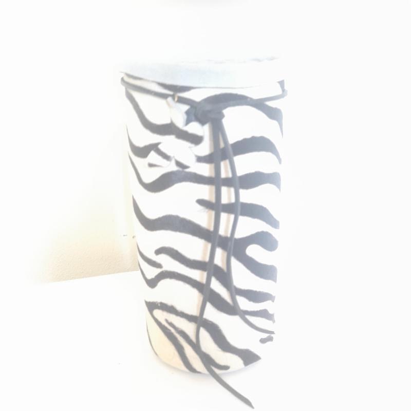 Vaas met koeienhuid jasje - zebra wit