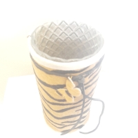Vaas met koeienhuid jasje - zebra beige