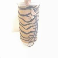 Vaas met koeienhuid jasje - zebra beige