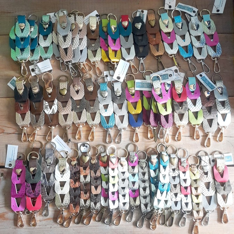 OPKOOPPAKKET SLEUTELHANGERS SCHAKELS - mix van 50 stuks